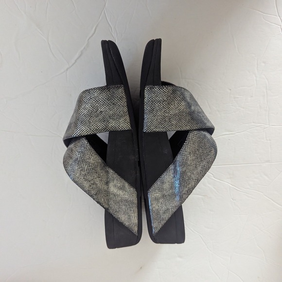 FitFlop Lulu Cross Slide Sandals Metallic Silver Black K59-547 Womens 8 - Picture 4 of 6